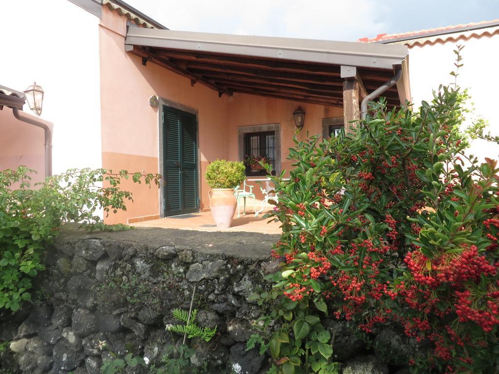 Agriturismo Le Case Del Merlo Milo Exterior foto